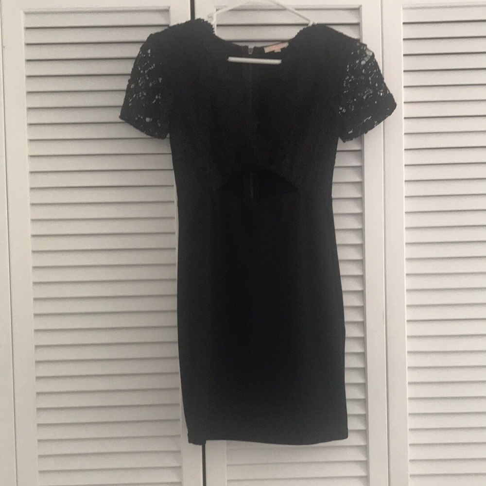Black mini dress with lace top ! 🔥